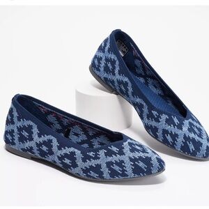 SKECHERS ⭐️  aztec print Cleo Sweet flats